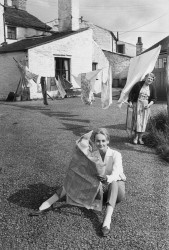 Rosalind and laundry for Vogue UK, 1961