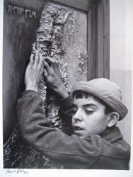 Blind boy 'sees' Israel with his fingers, 1960