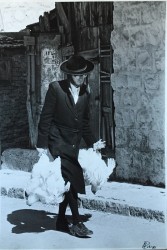 Rabbi with chicken for shabbath, 1974
