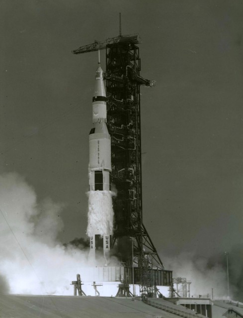 Apollo 11, Launch of Saturn V (S-69-39525) B&W - NASA