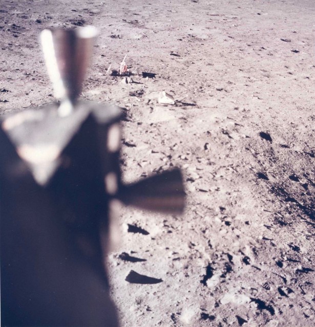 Apollo 11, Scientific experiments package (AS11- 37- 5551) - NASA