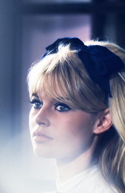 Brigitte Bardot, Profil au bandeau, 1965 - Douglas KIRKLAND