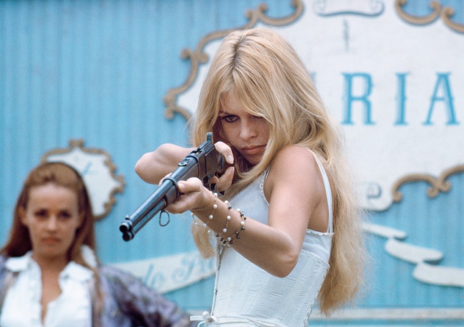 Brigitte Bardot, Viva Mexico - Tir à la carabine, 1965 - Douglas KIRKLAND
