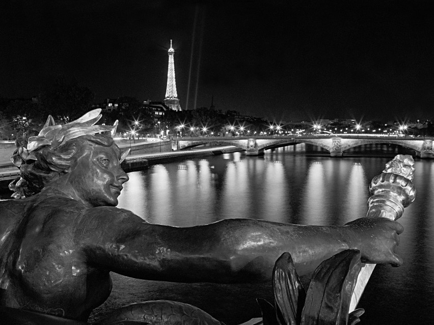 Pont des Invalides - Paris by night - Gary ZUERCHER
