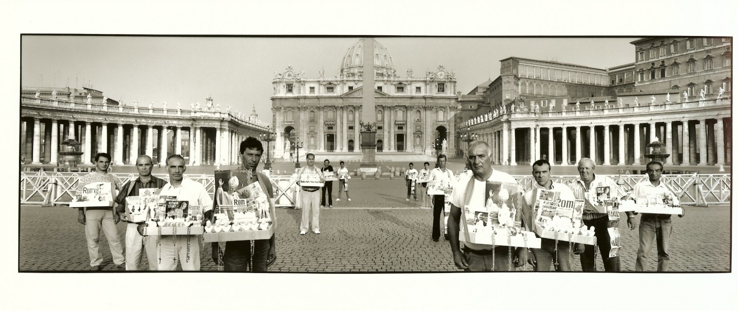 Souvenirs Sellers, 1992 - Frederic BRENNER