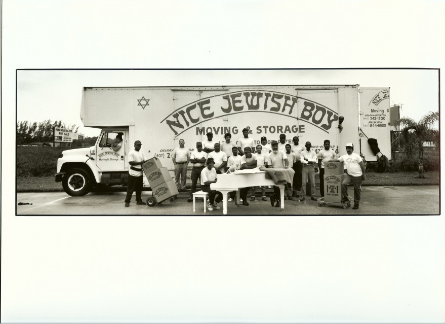 “Nice Jewish Boys”, Déménageurs, 1994 - Frederic BRENNER
