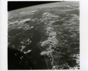 Gemini 5, Earth-Sky View (65-H-1372)