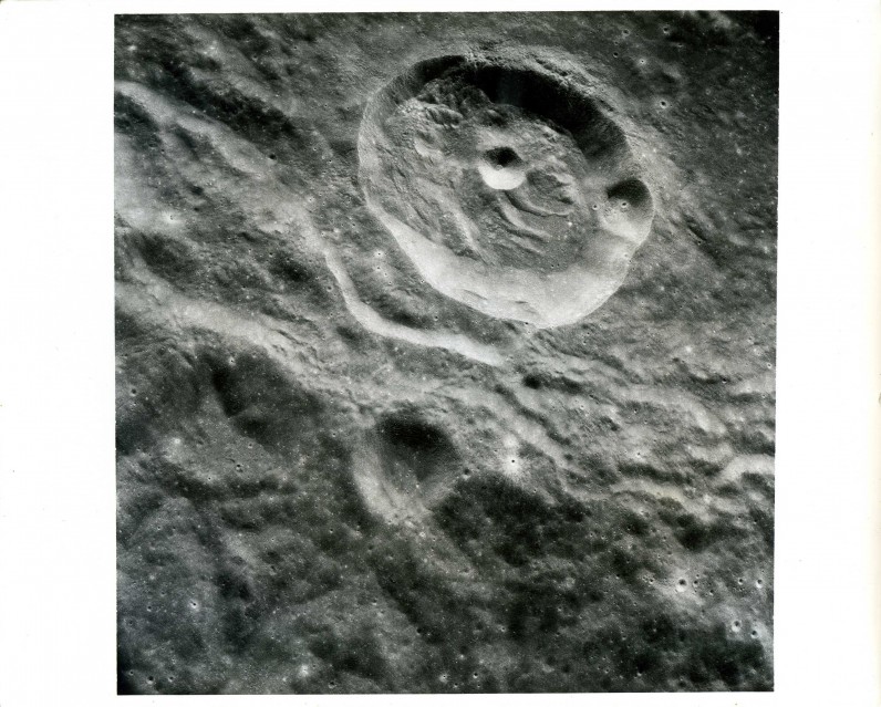 Apollo 8, Cratère de la face cachée de la Lune pris en orbite (AS08-17-2703) - Apollo