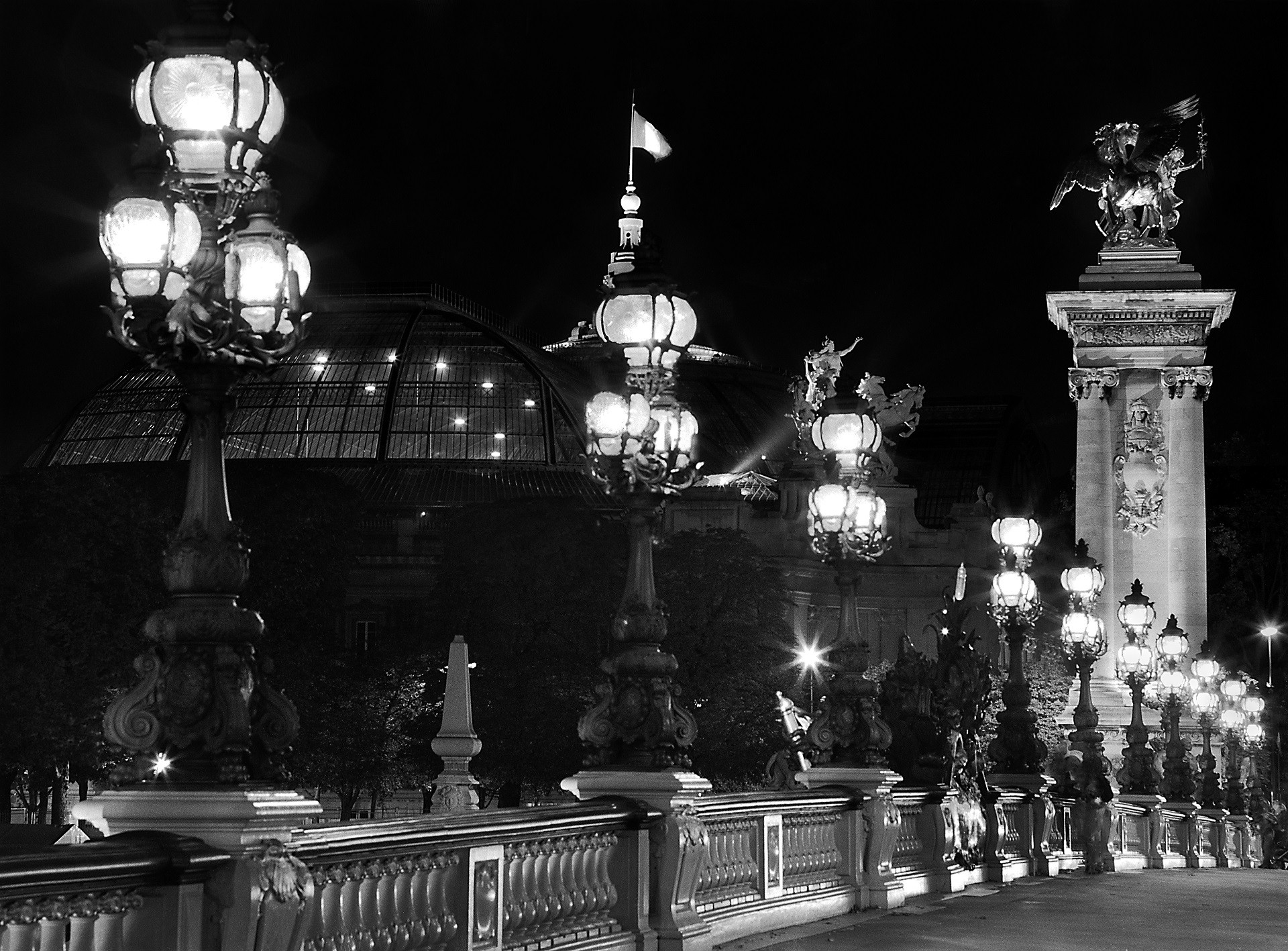 Pont Alexandre 3 – Street Lamps – Paris by night | Gary Pont Alexandre 3 – Street Lamps – Paris by night | Gary